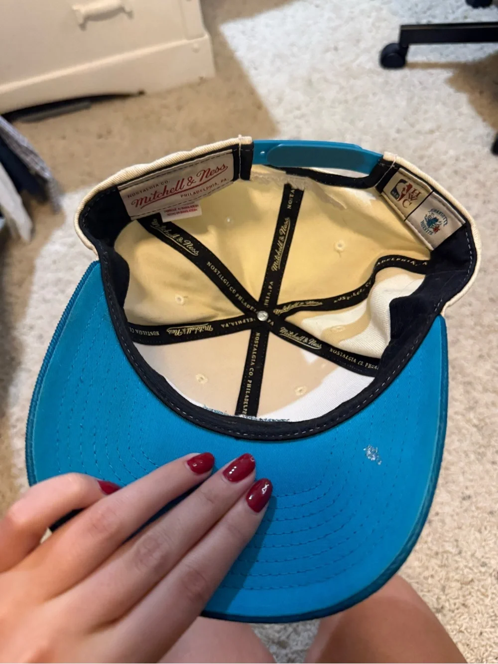 Mitchell & Ness Charlotte Hornets Two-Tone Cap – Cream and Teal